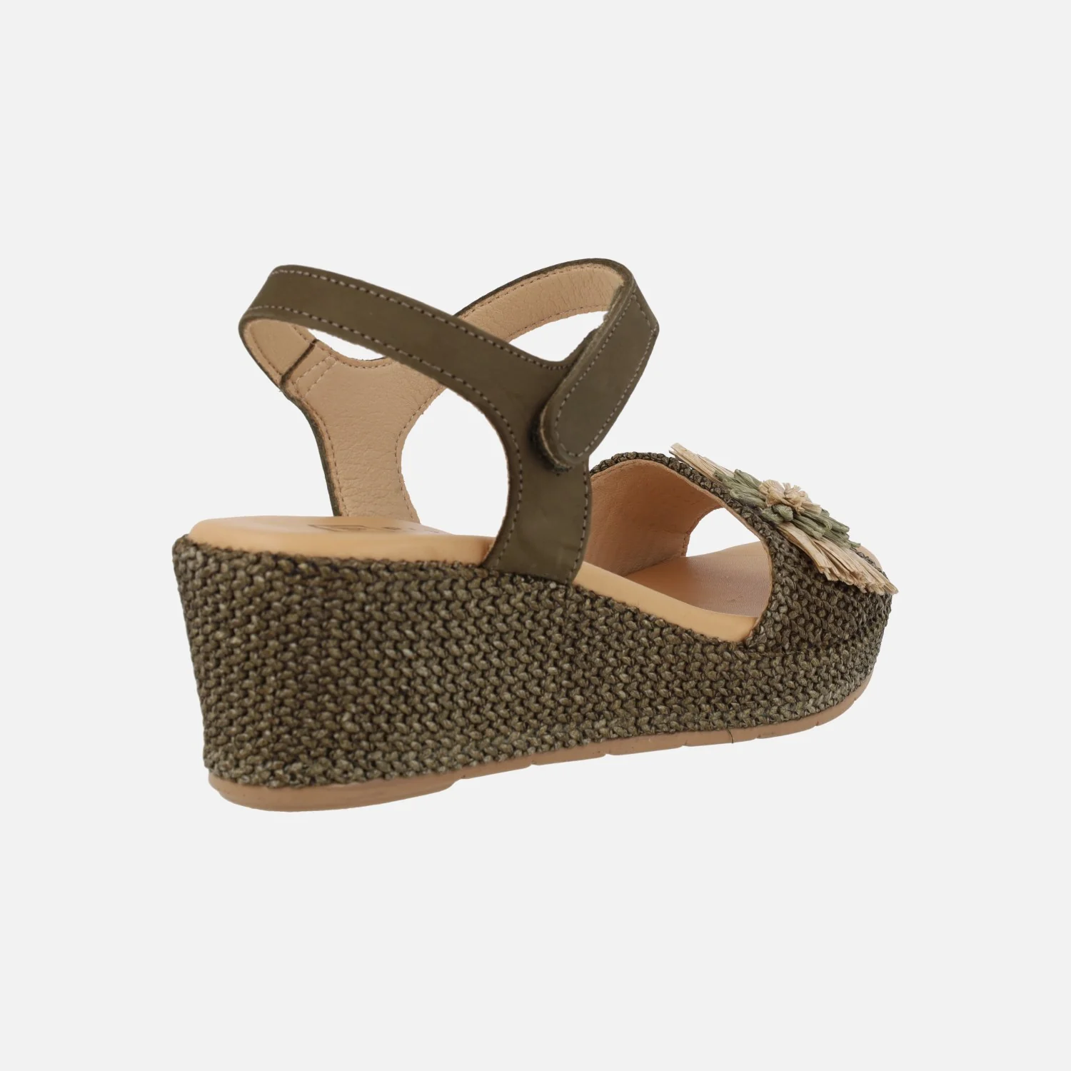 Sandalias de cuña en piel y tejido rafia con adorno de flor - Image 10