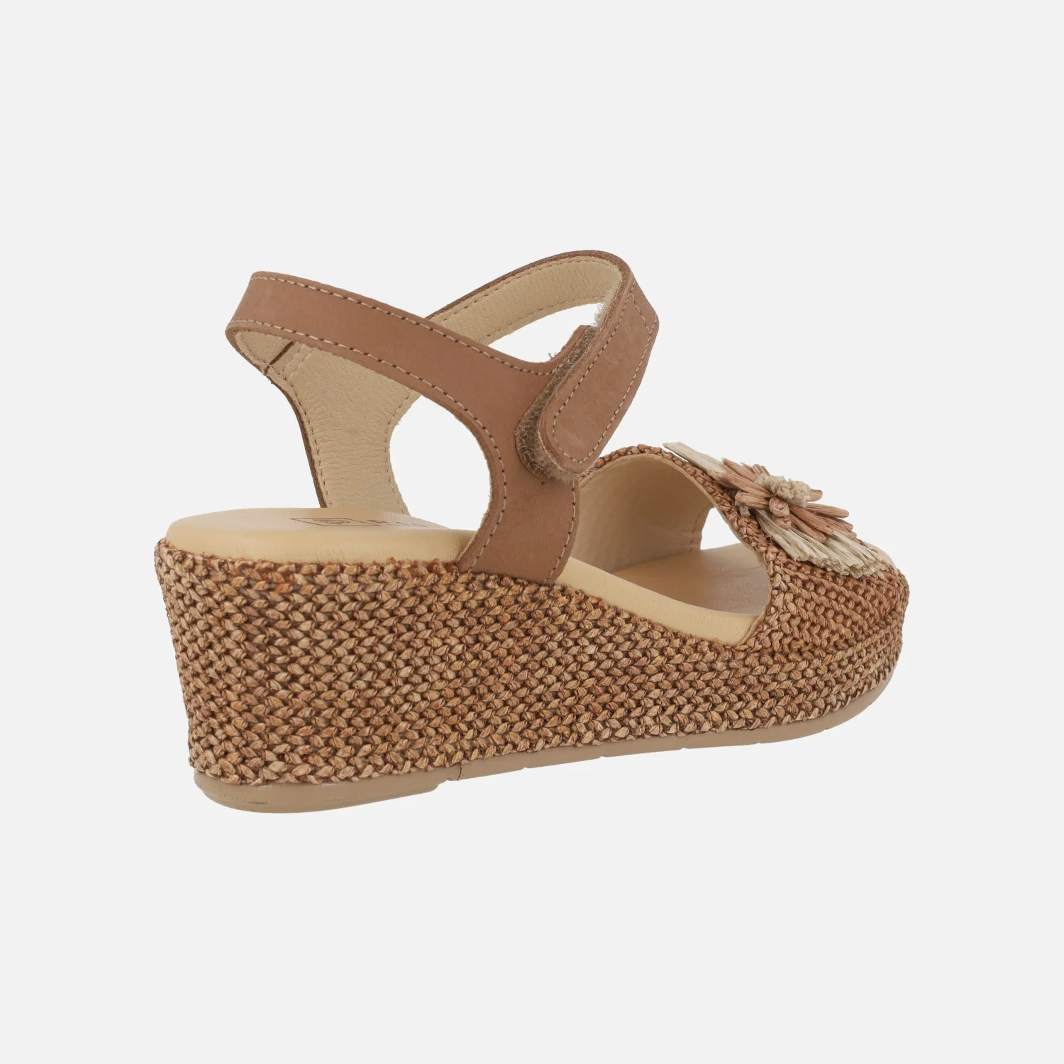 Sandalias de cuña en piel y tejido rafia con adorno de flor - Image 16
