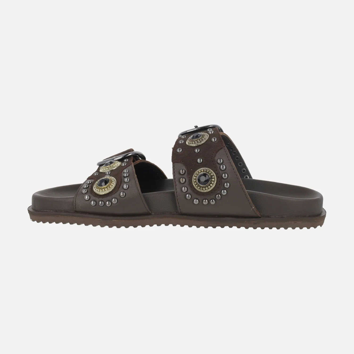 Sandalias de dos hebillas en piel moka con tachas y pedrería - Image 3