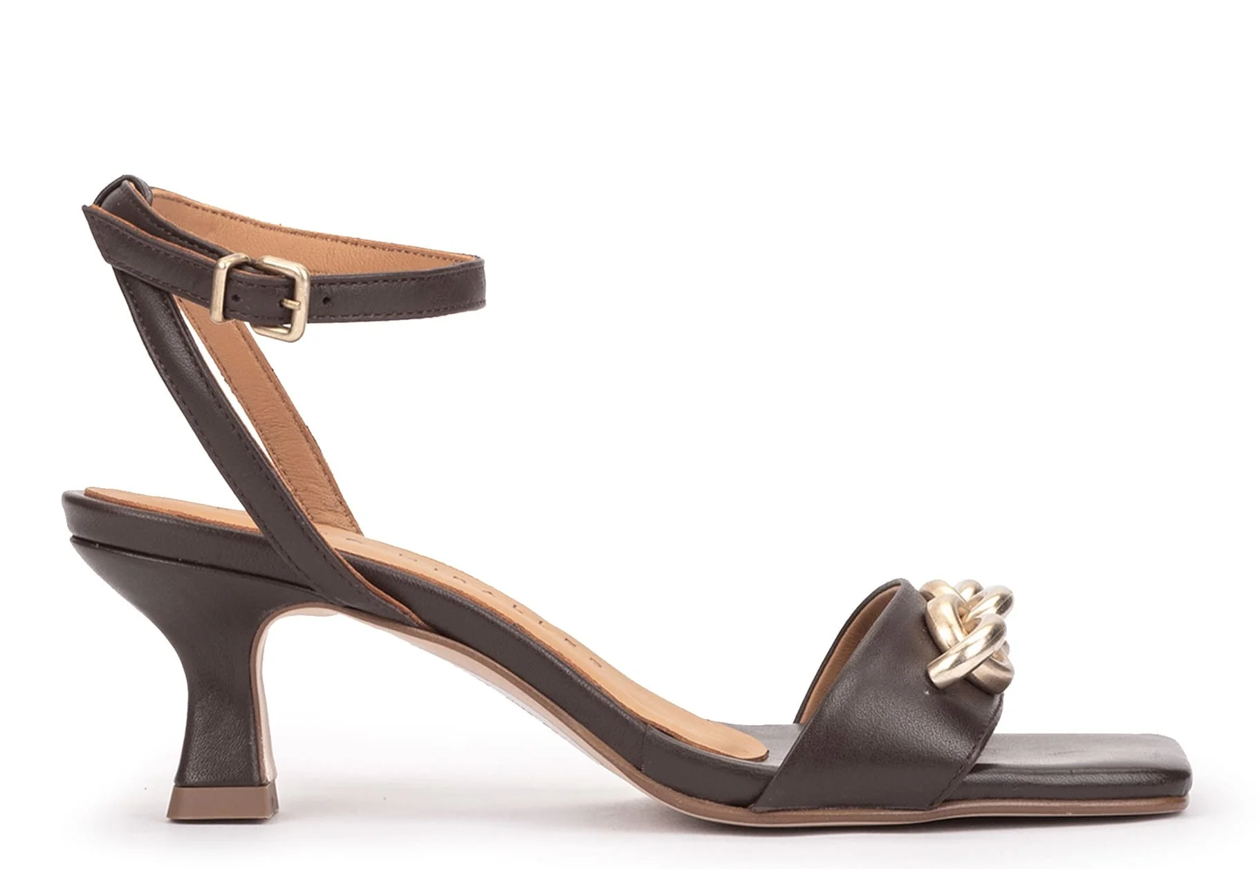 Sandalias de piel con adorno metálico y pulsera al tobillo