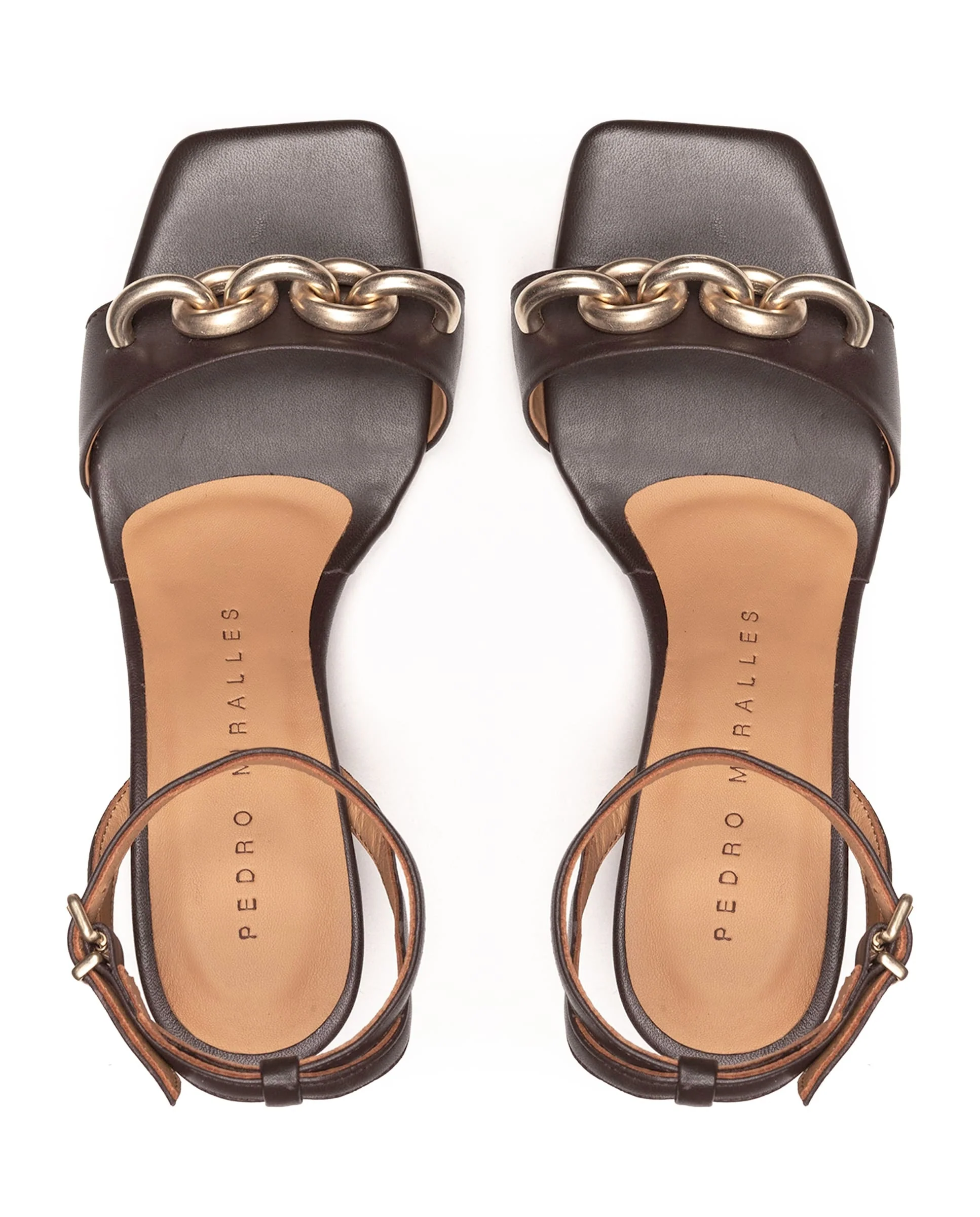 Sandalias de piel con adorno metálico y pulsera al tobillo - Image 4