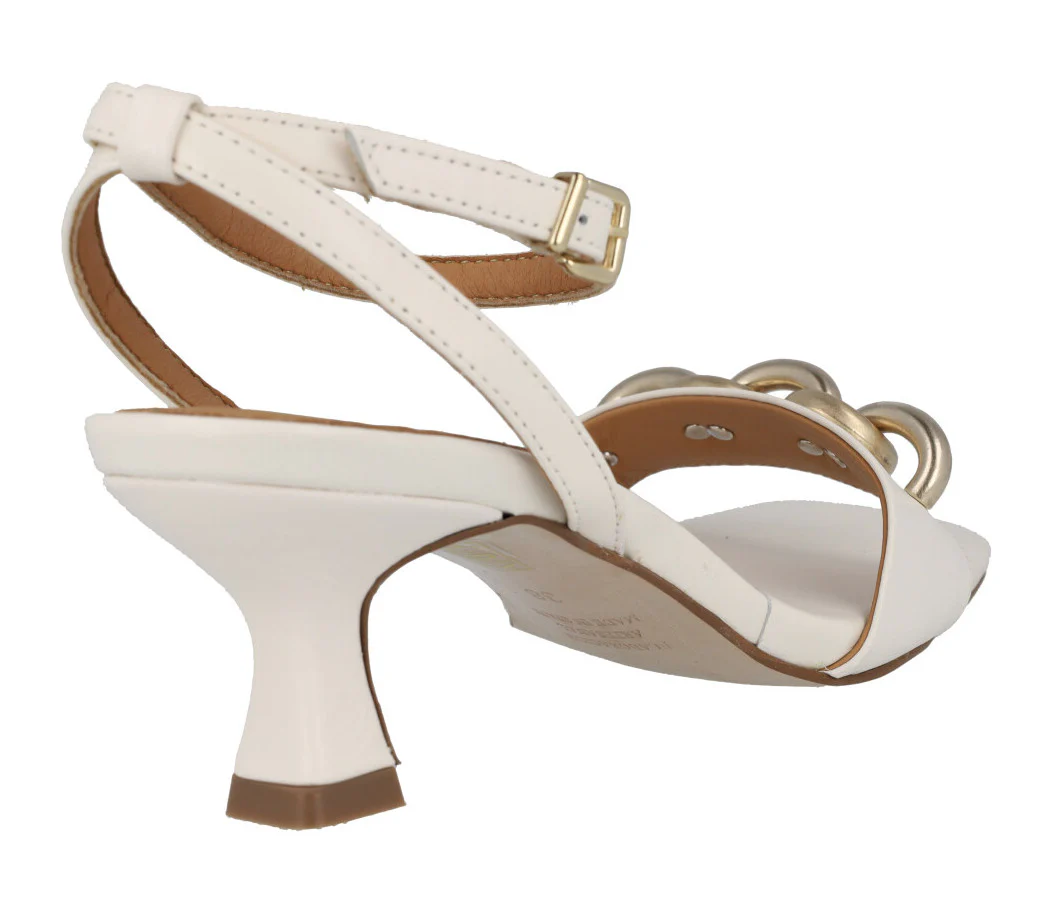 Sandalias de piel con adorno metálico y pulsera al tobillo - Image 8