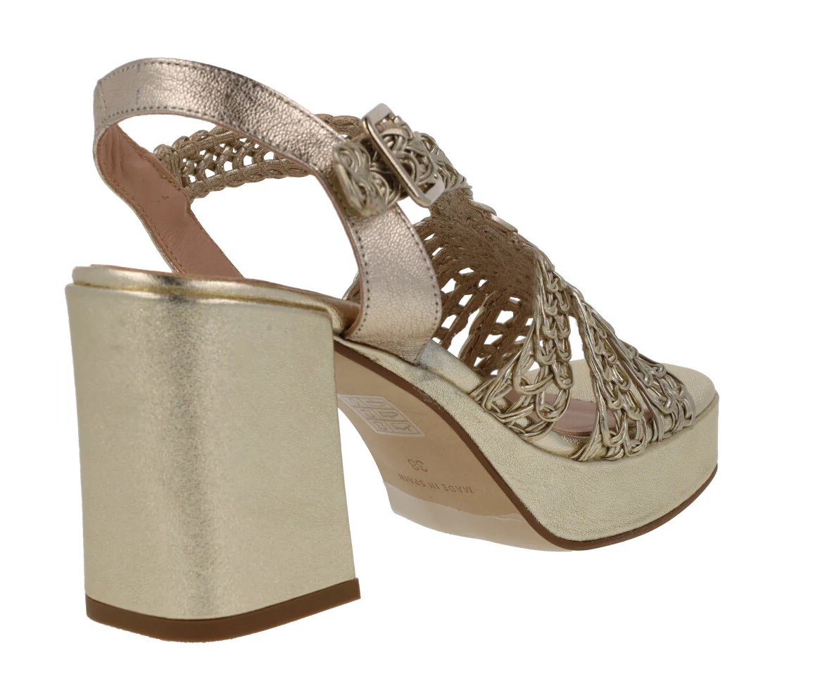 Sandalias de piel en colores metalizados con pala trenzada - Image 4