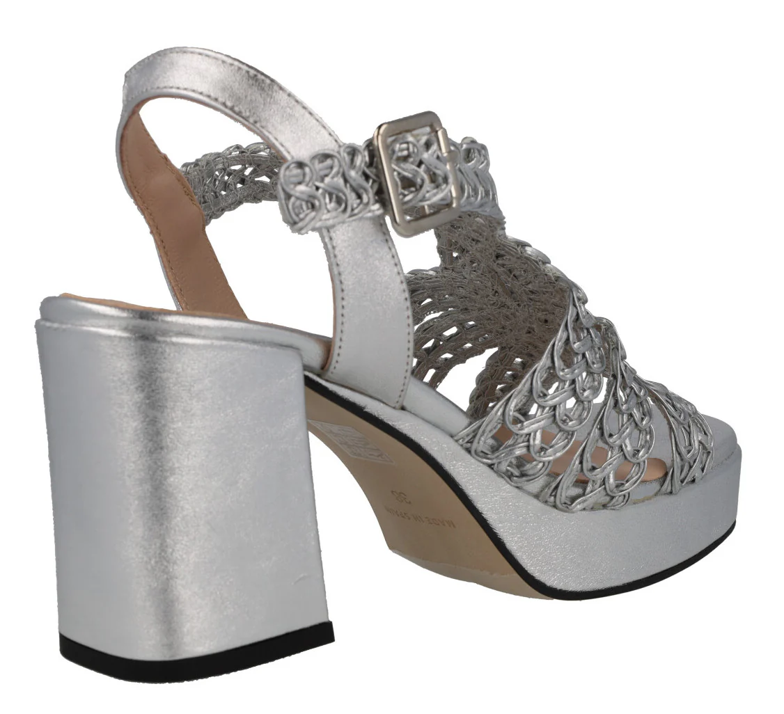Sandalias de piel en colores metalizados con pala trenzada - Image 8