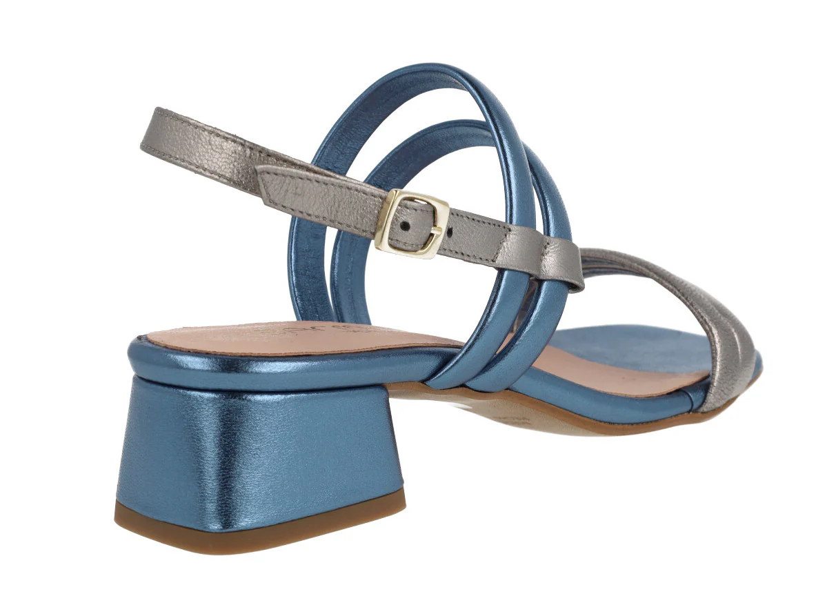 Sandalias de tiras en pieles metalizadas con tacón ancho - Image 9