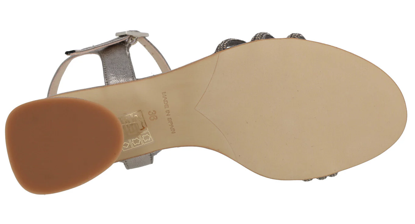 Sandalias de piel metalizadas Taimi con triple tira de strass - Image 10