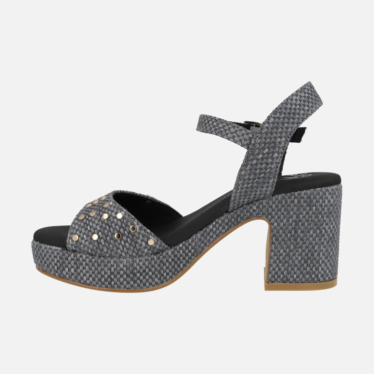 Sandalias de tacón en rafia negra con tachas doradas Daira - Image 3