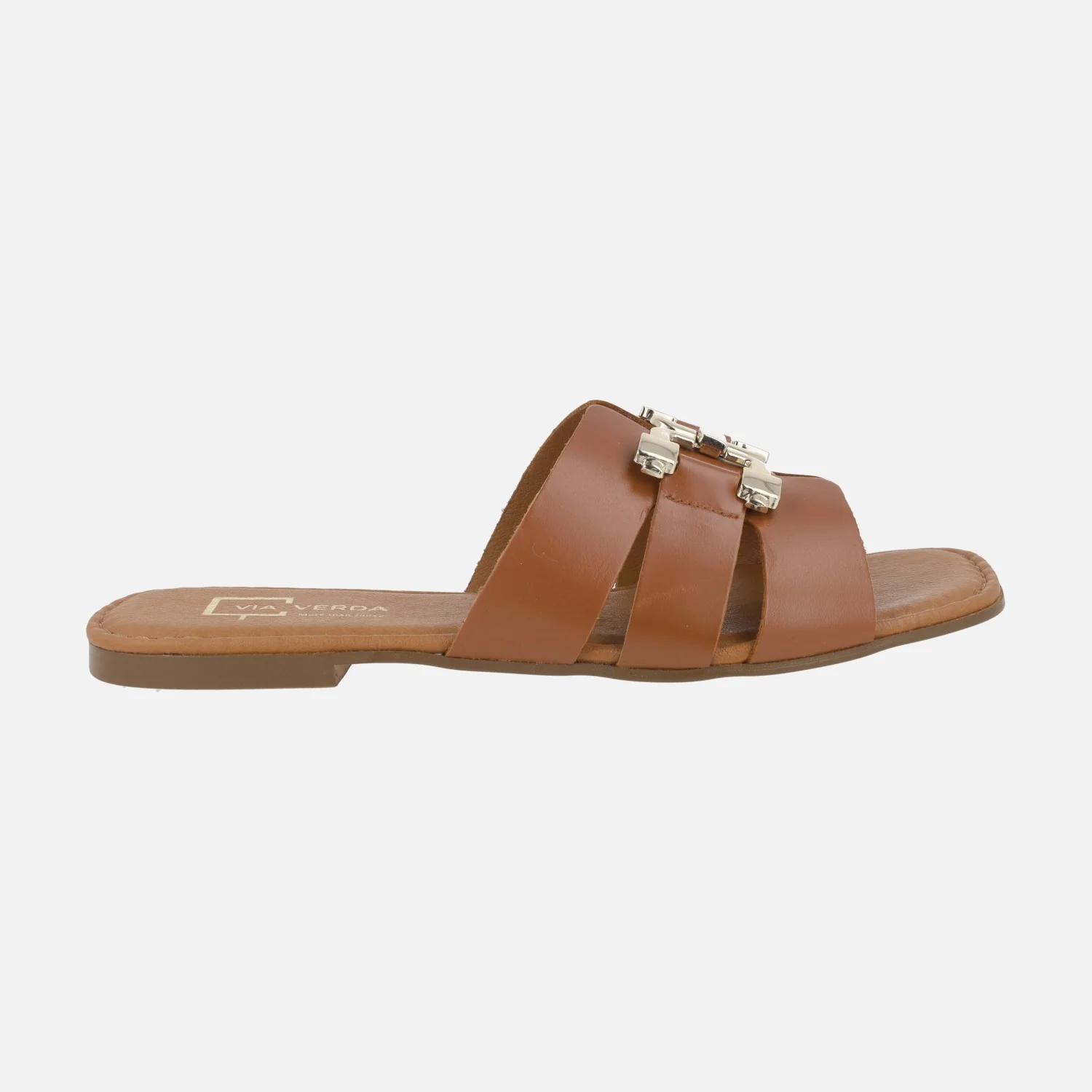 Sandalias planas de piel con adorno dorado