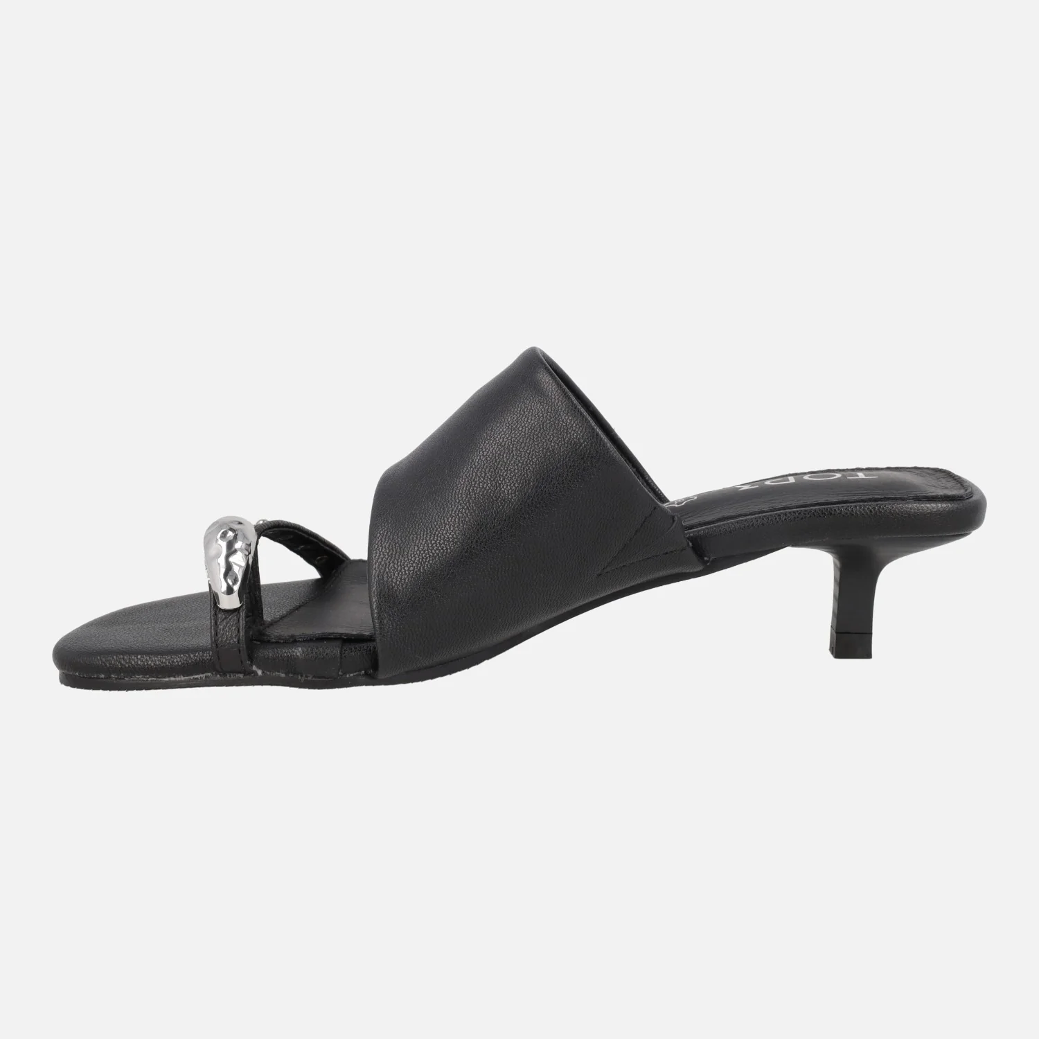 Sandalias negras con tacón bajo y pieza efecto anillo - Image 3