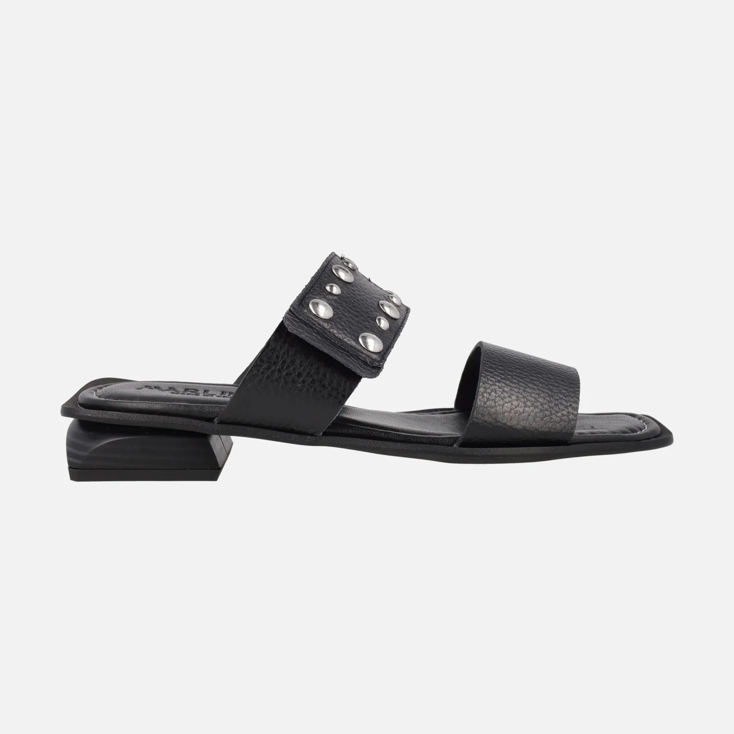 Sandalias negras de piel con tachas y cierre de velcro