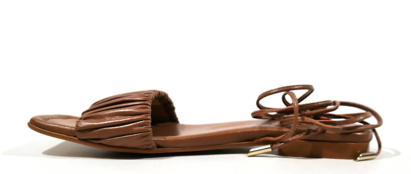 Sandalias planas con pala fruncida y cintas para mujer - Image 12