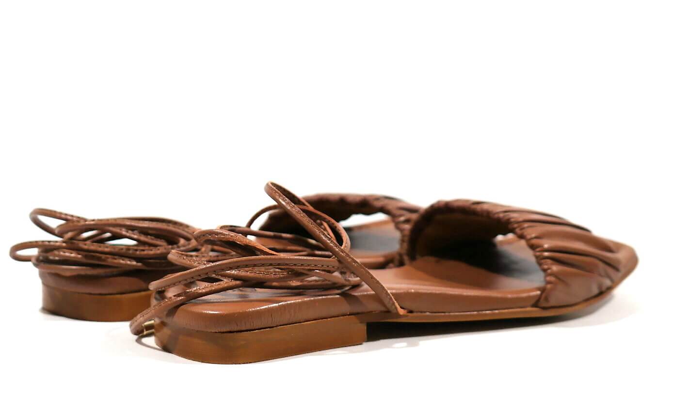 Sandalias planas con pala fruncida y cintas para mujer - Image 13