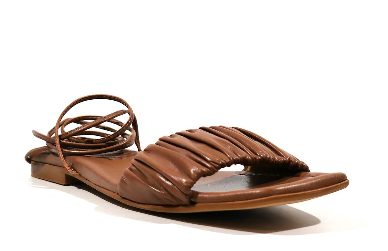 Sandalias planas con pala fruncida y cintas para mujer - Image 15