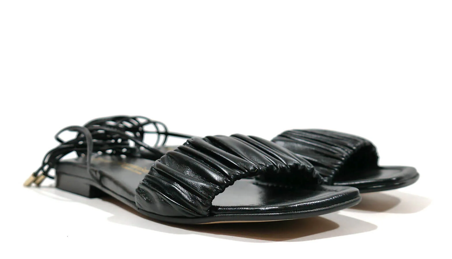 Sandalias planas con pala fruncida y cintas para mujer - Image 4