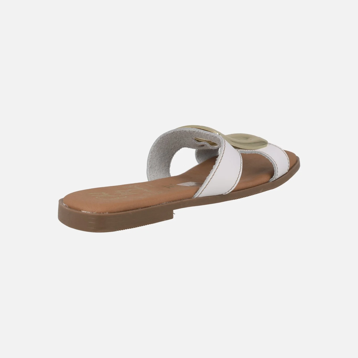 Sandalias planas de piel con adorno metálico - Image 4