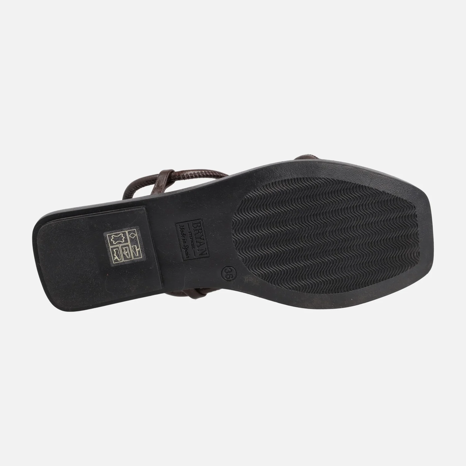 Sandalias planas de piel Katia con pieza dorada para dedo - Image 15