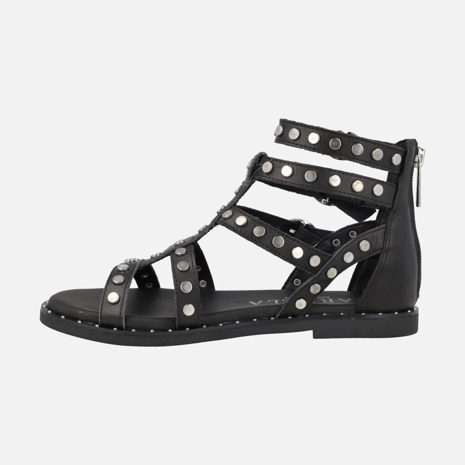 Sandalias romanas en piel negra con tachas y hebillas plateadas - Image 3