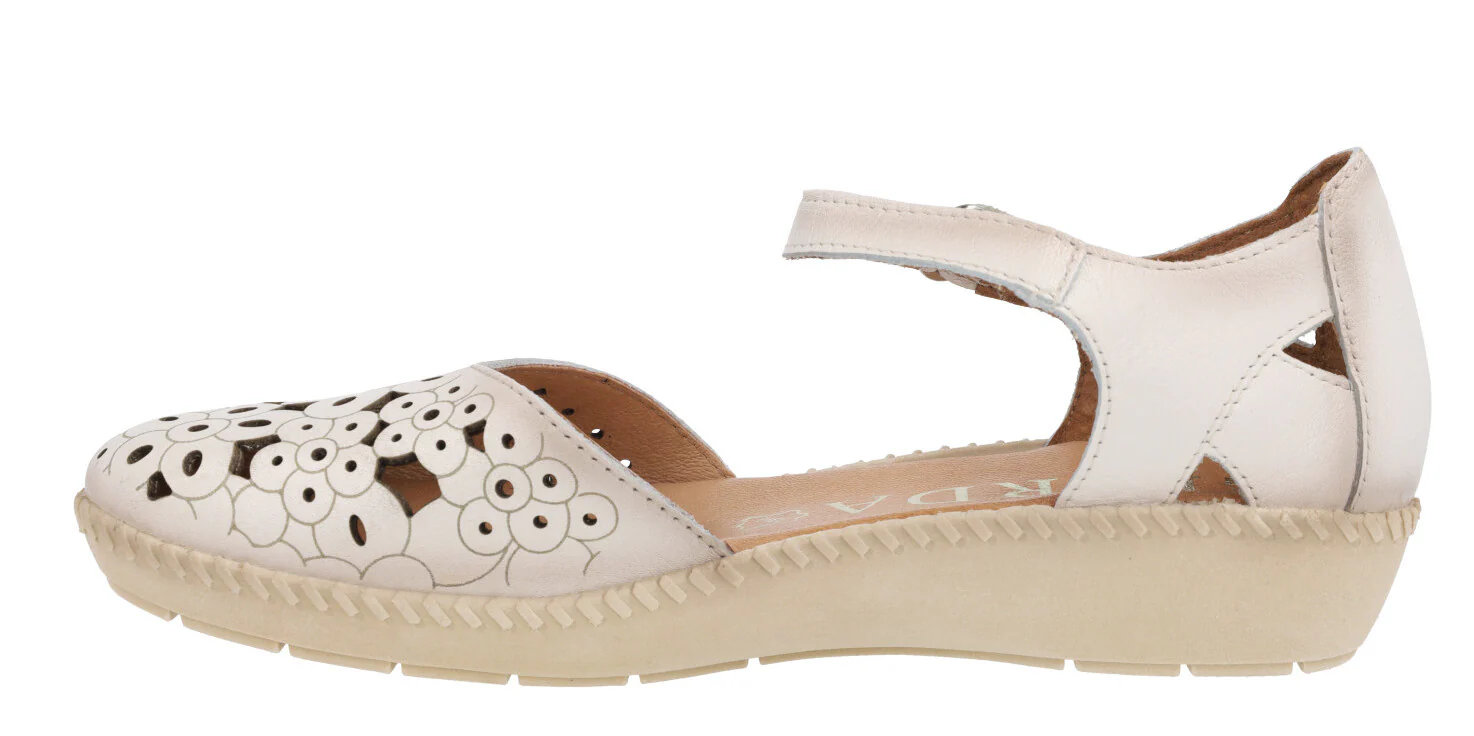 Sandalias troqueladas con cierre de velcro para mujer - Image 8