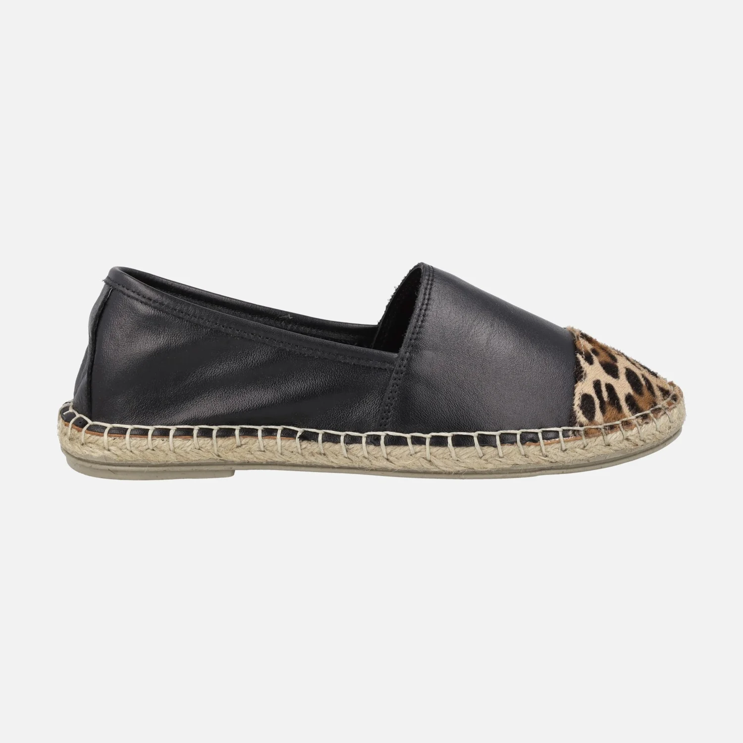 Zapatillas de esparto en piel negra con puntera en print leopardo