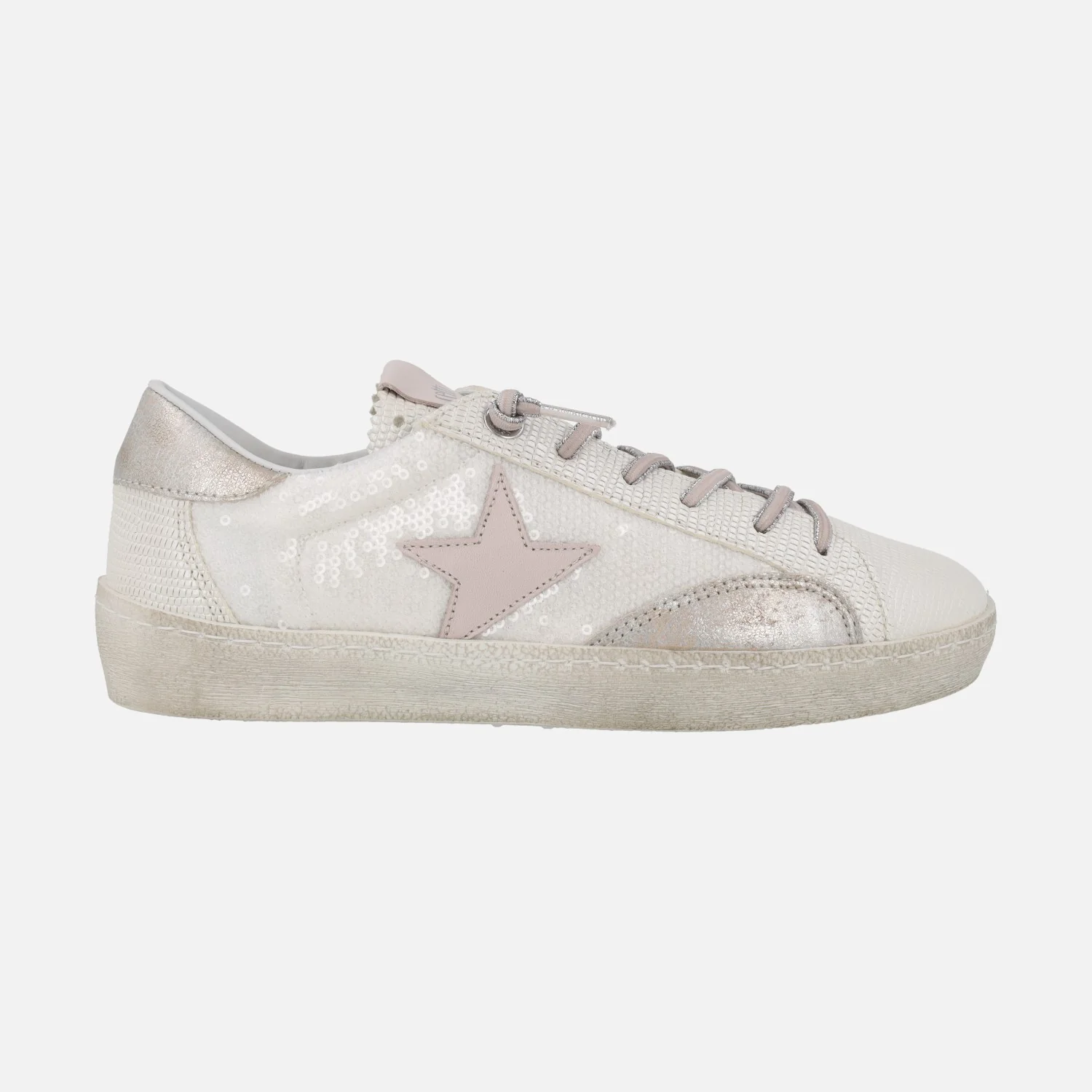 Zapatillas deportivas blancas con lentejuelas y detalles en rosa