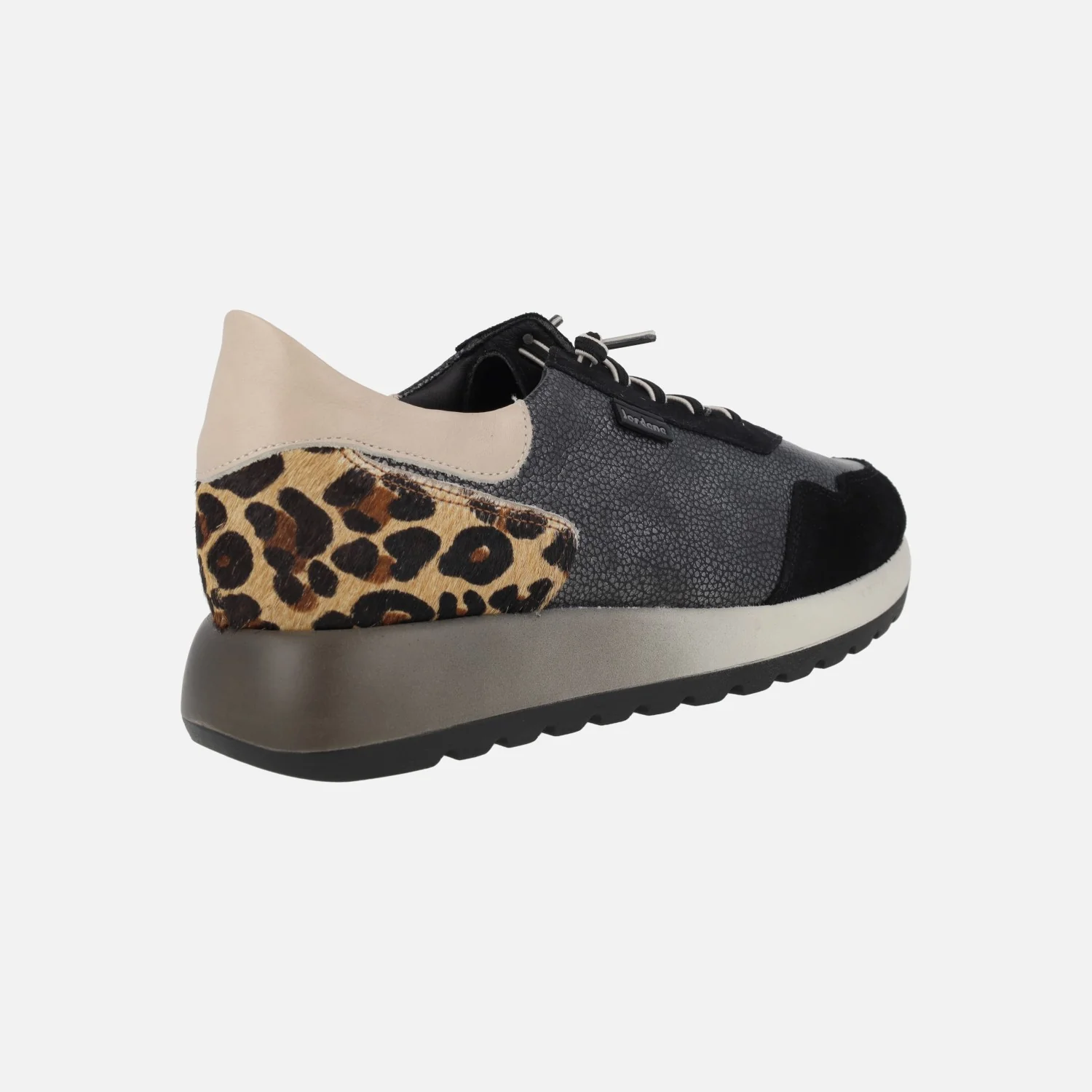 Zapatillas deportivas de piel combinadas con animal print - Image 10