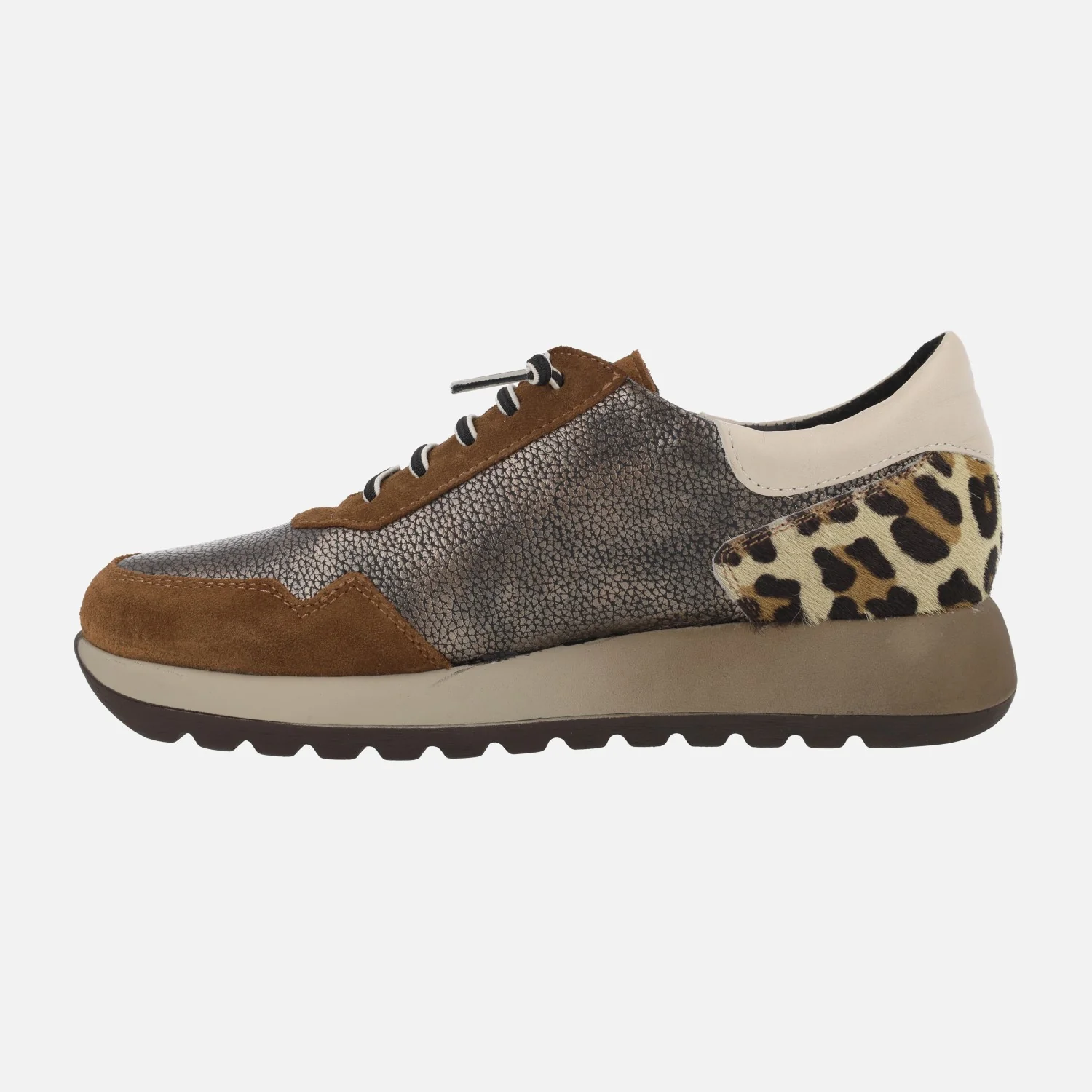 Zapatillas deportivas de piel combinadas con animal print - Image 5