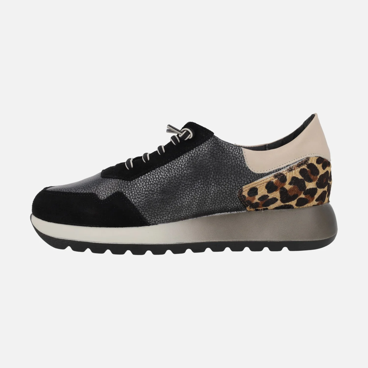 Zapatillas deportivas de piel combinadas con animal print - Image 9
