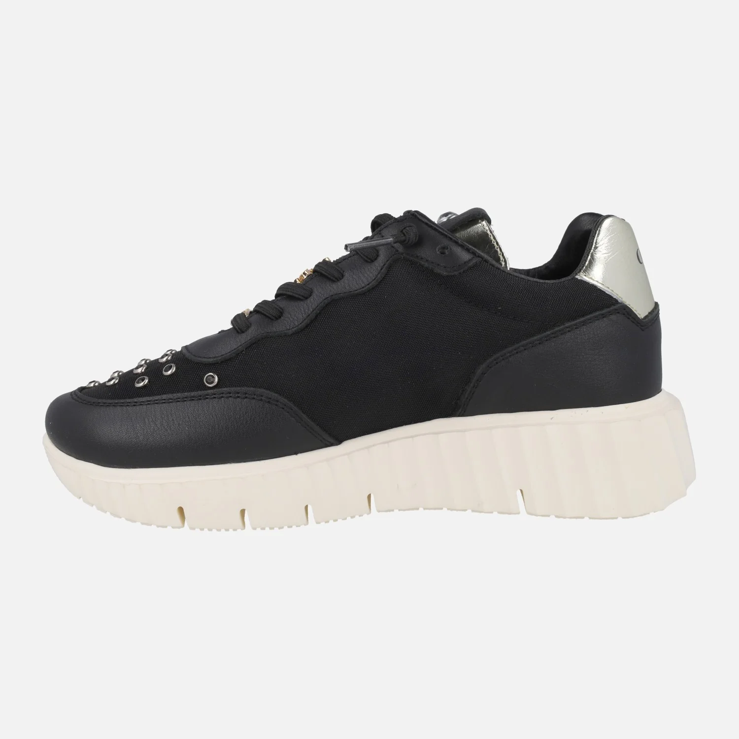 Zapatillas deportivas negras con adorno de oso dorado - Image 6