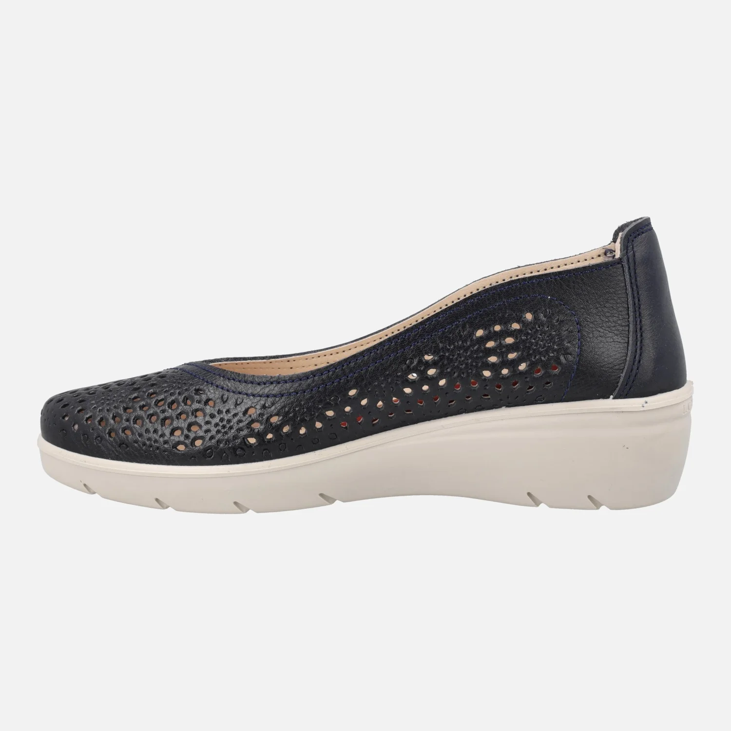 Zapatos confort de piel con troquelados y cuña baja - Image 4