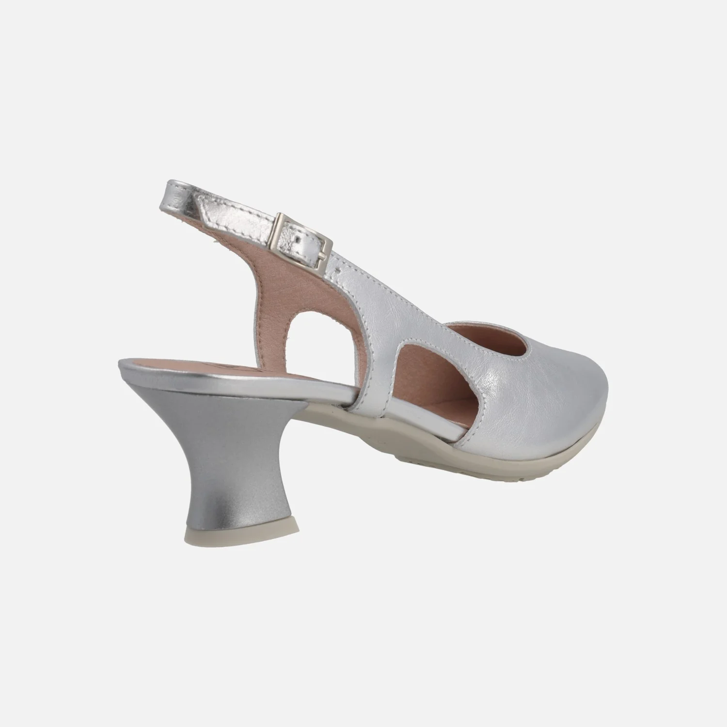 Zapatos corte salón destalonados en piel metalizada con tacón bajo - Image 4