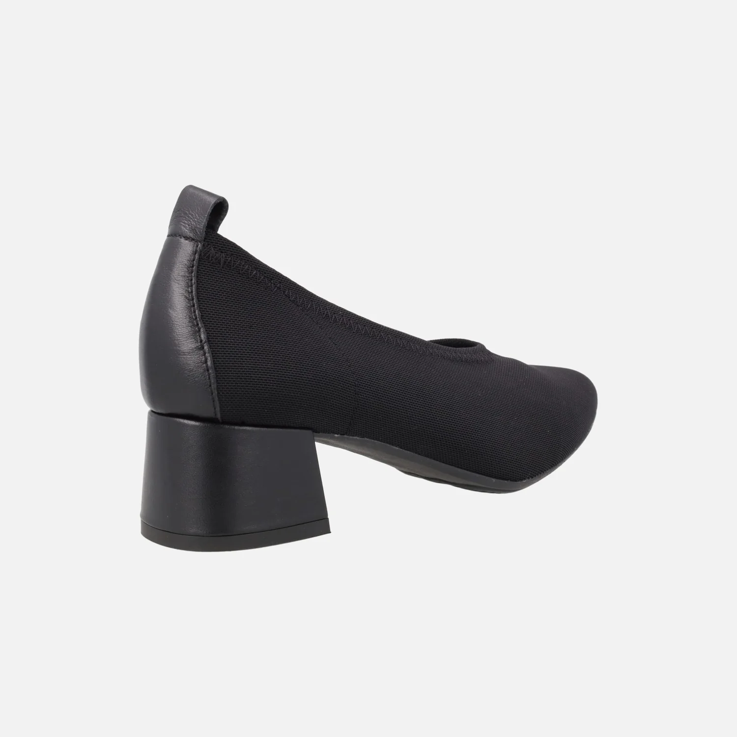 Zapatos corte salón en tejido elástico negro con tacones bajos - Image 4