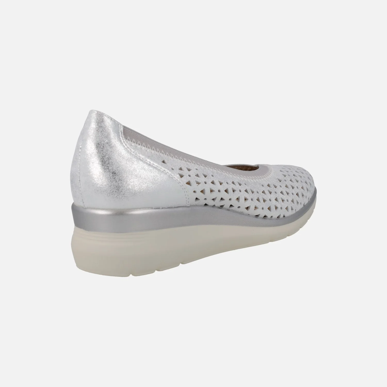 Zapatos de piel corte salón con troquelados y cuña baja - Image 10