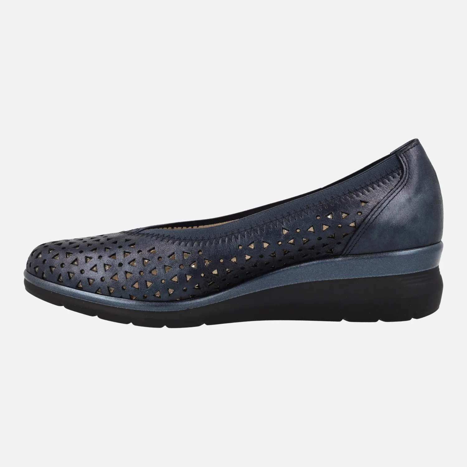 Zapatos de piel corte salón con troquelados y cuña baja - Image 3