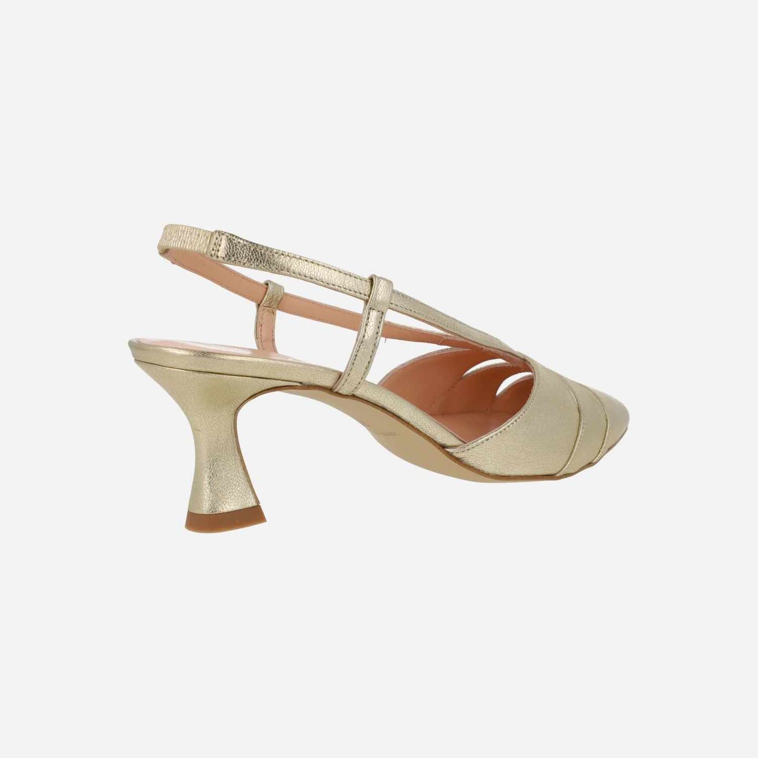 Zapatos de salón destalonados en piel dorada con aberturas - Image 4