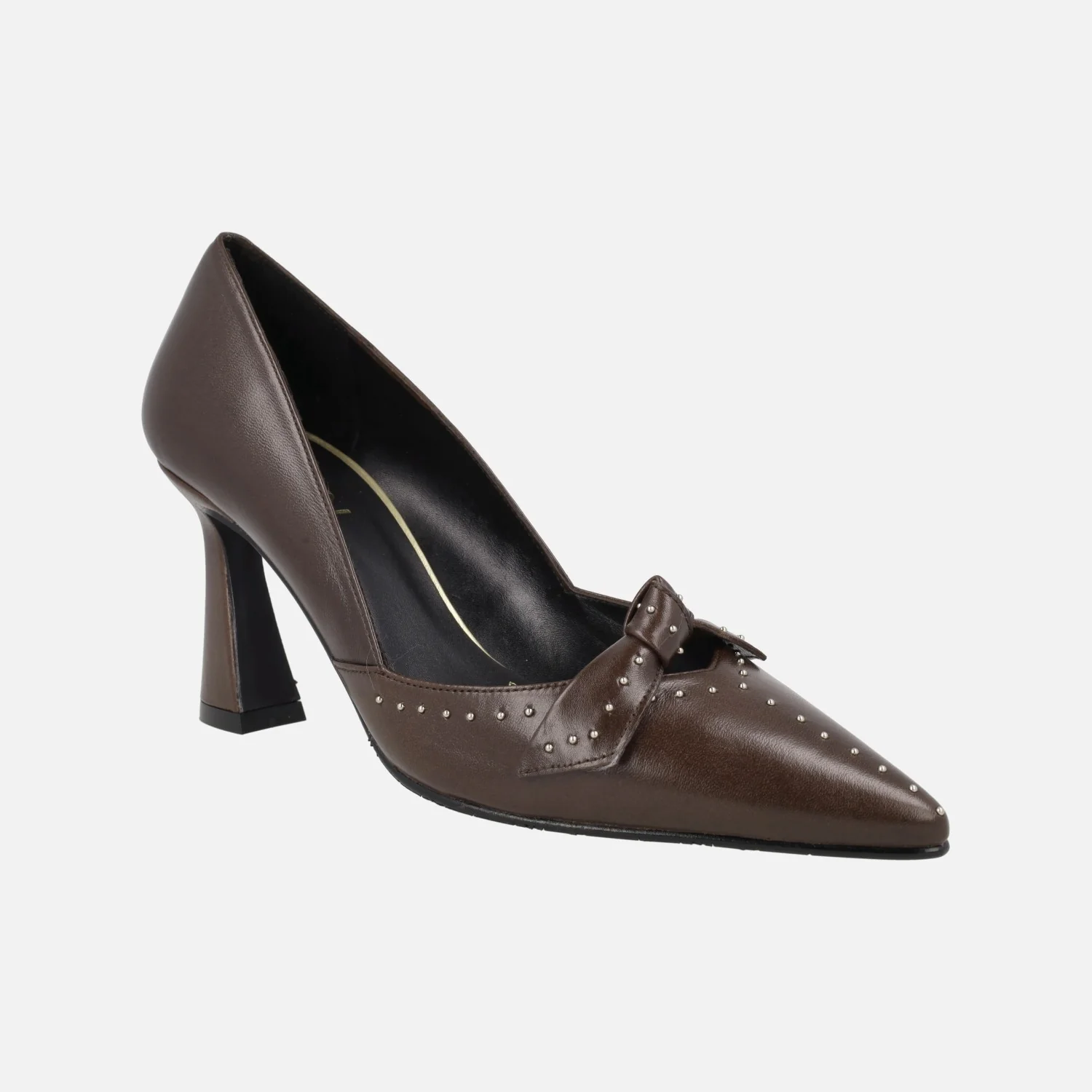 Zapatos de salón en piel marrón con adorno de lazo y tachas Renca - Image 2