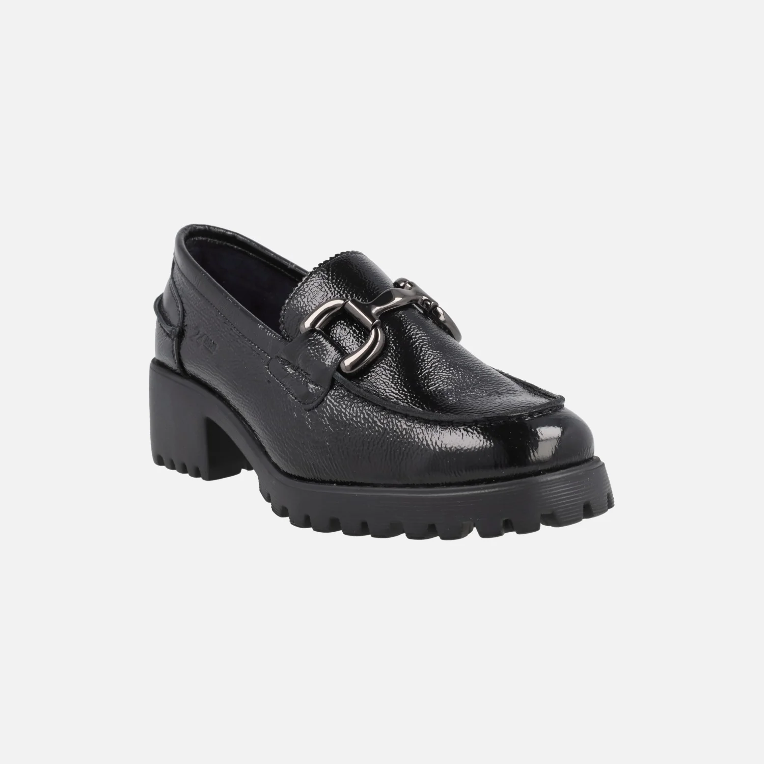 Zapatos de tacón estilo mocasines en charol negro con adorno metálico - Image 3