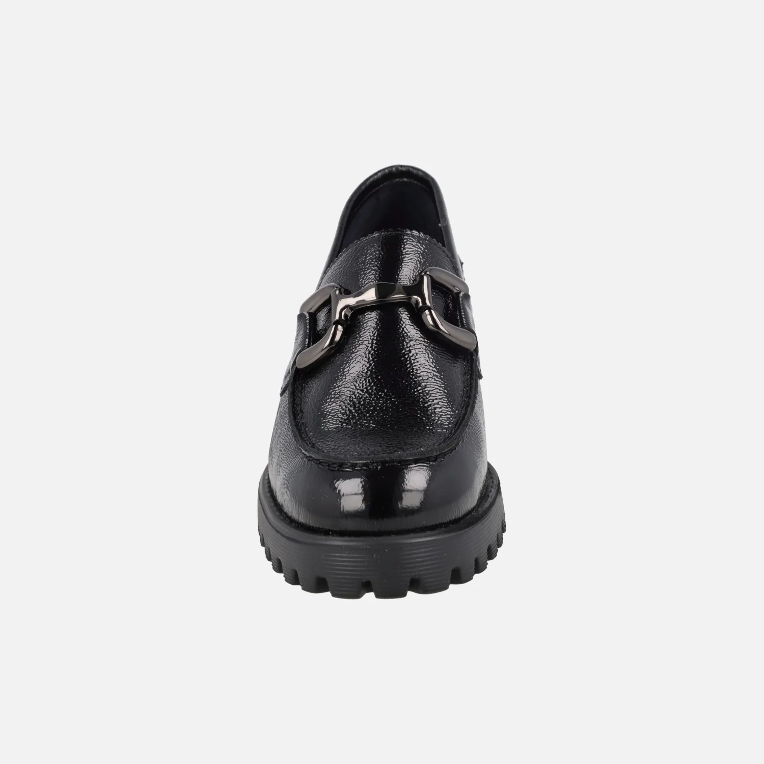 Zapatos de tacón estilo mocasines en charol negro con adorno metálico - Image 5