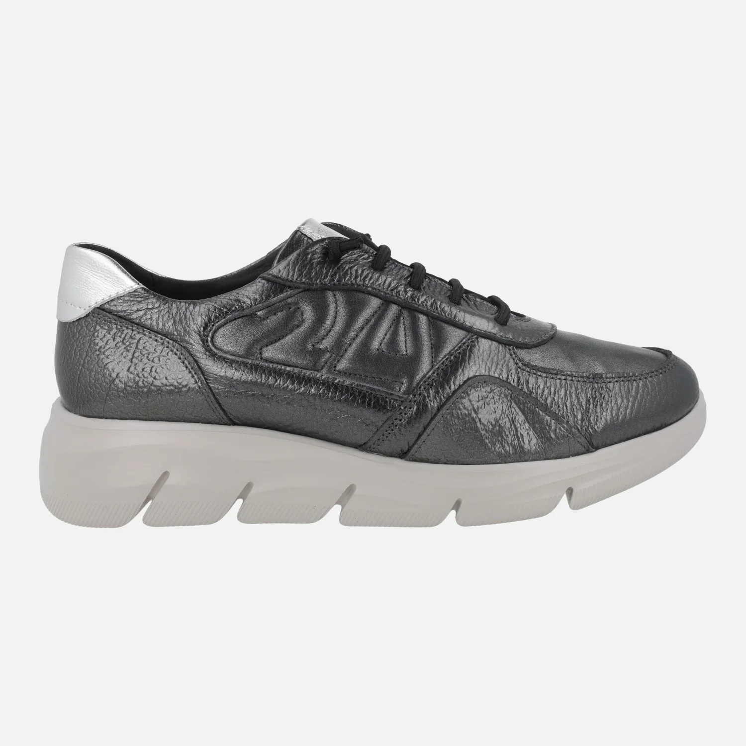 Zapatos deportivos confort en charol gris con cordones elásticos