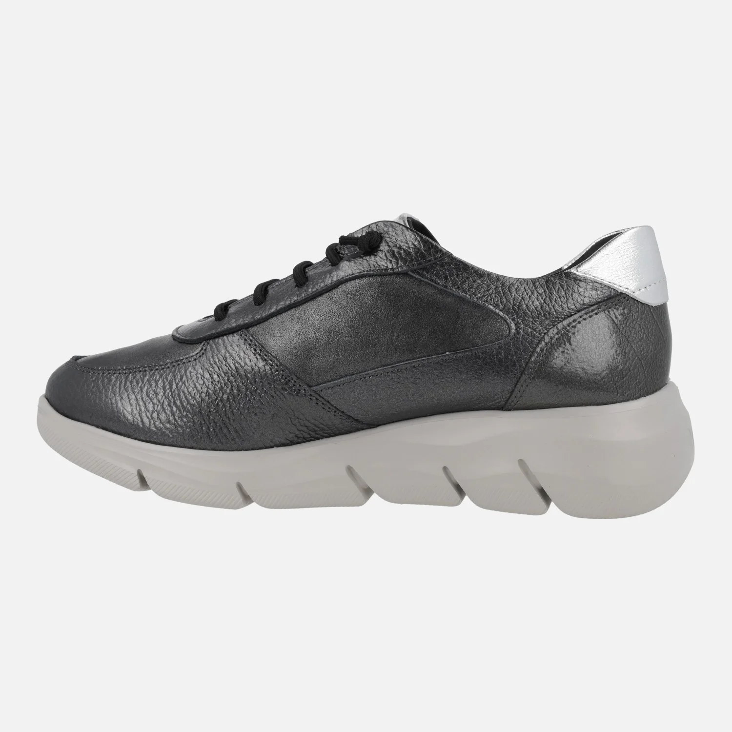 Zapatos deportivos confort en charol gris con cordones elásticos - Image 3