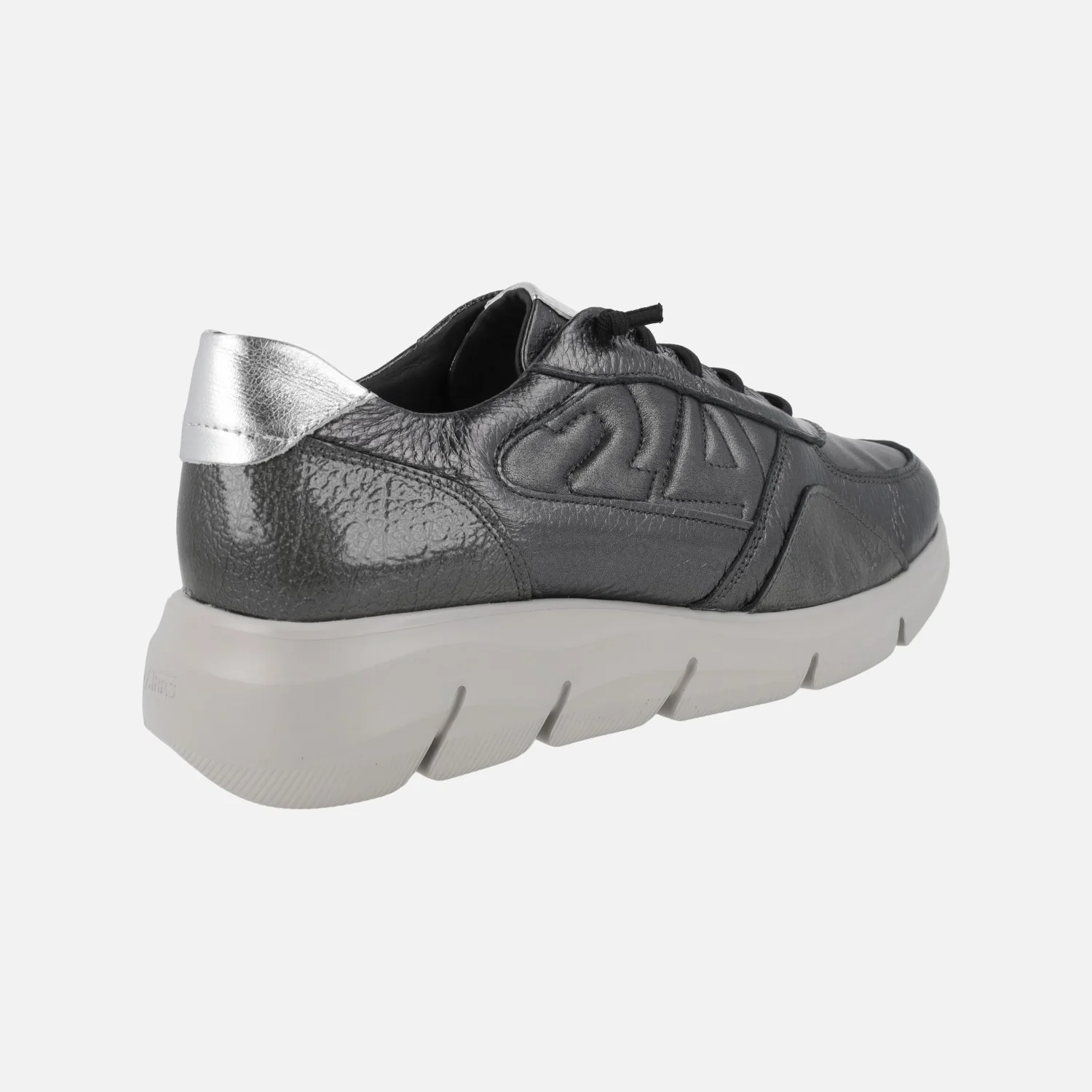 Zapatos deportivos confort en charol gris con cordones elásticos - Image 4