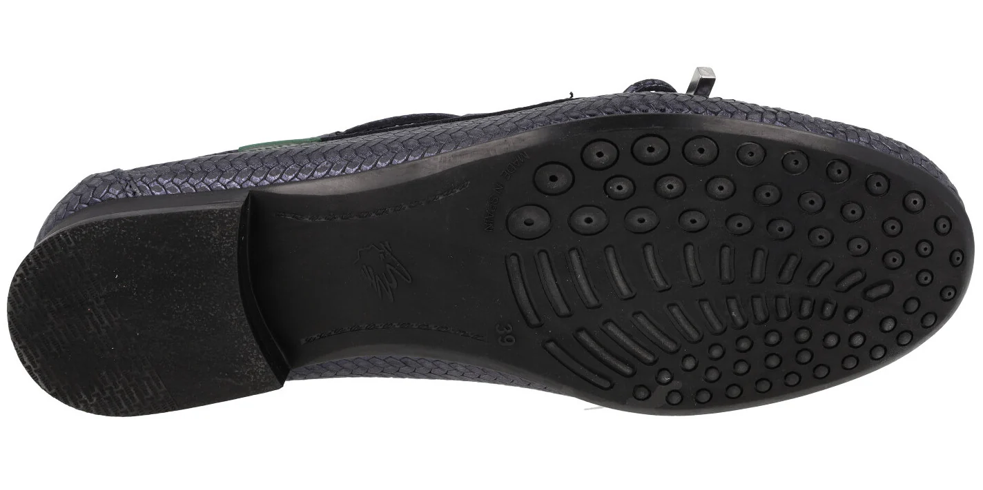 Zapatos mocasines de piel grabada con adorno de lazo - Image 10