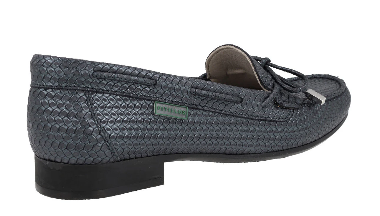 Zapatos mocasines de piel grabada con adorno de lazo - Image 9