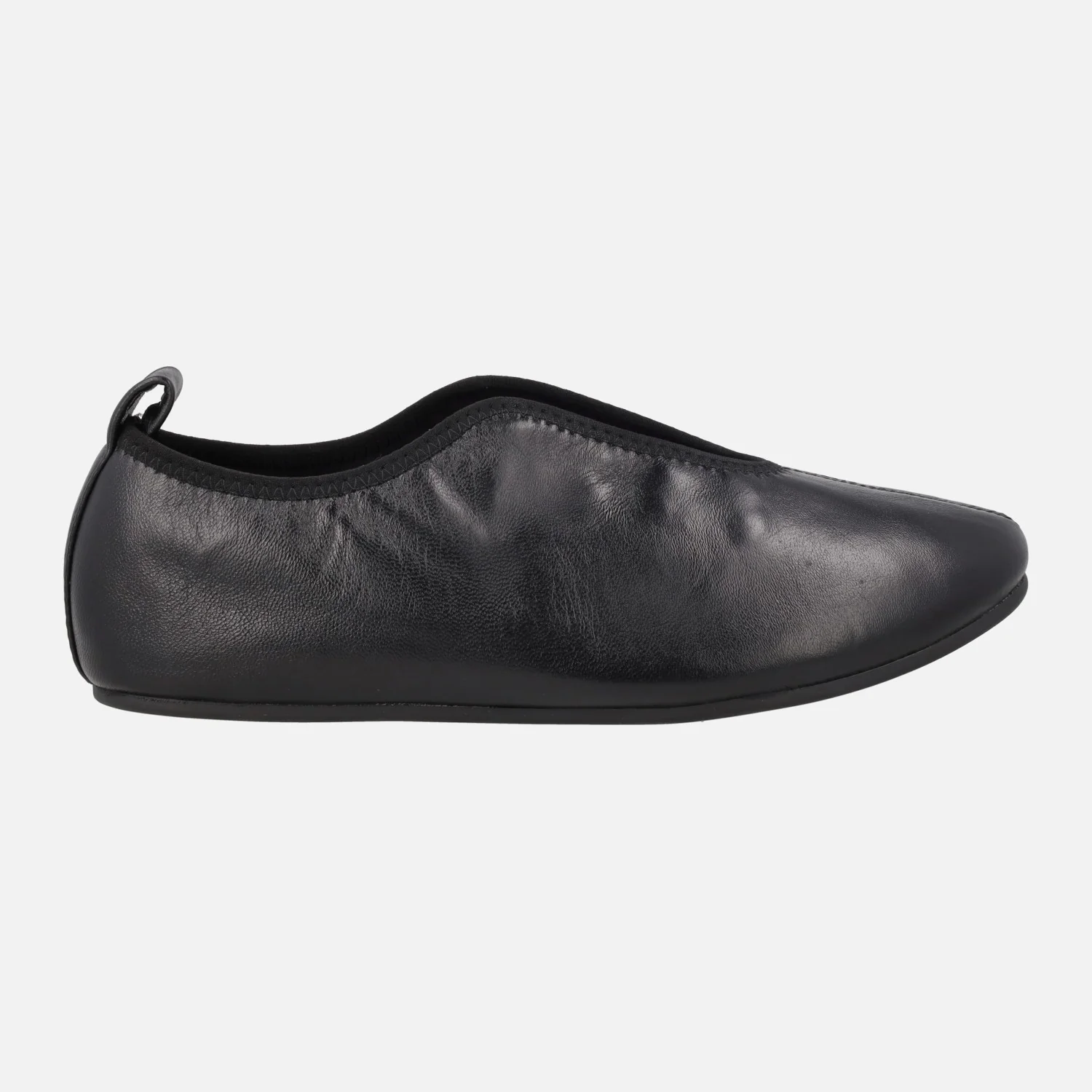 Zapatos negros de piel con cordones elásticos inspiración ballet