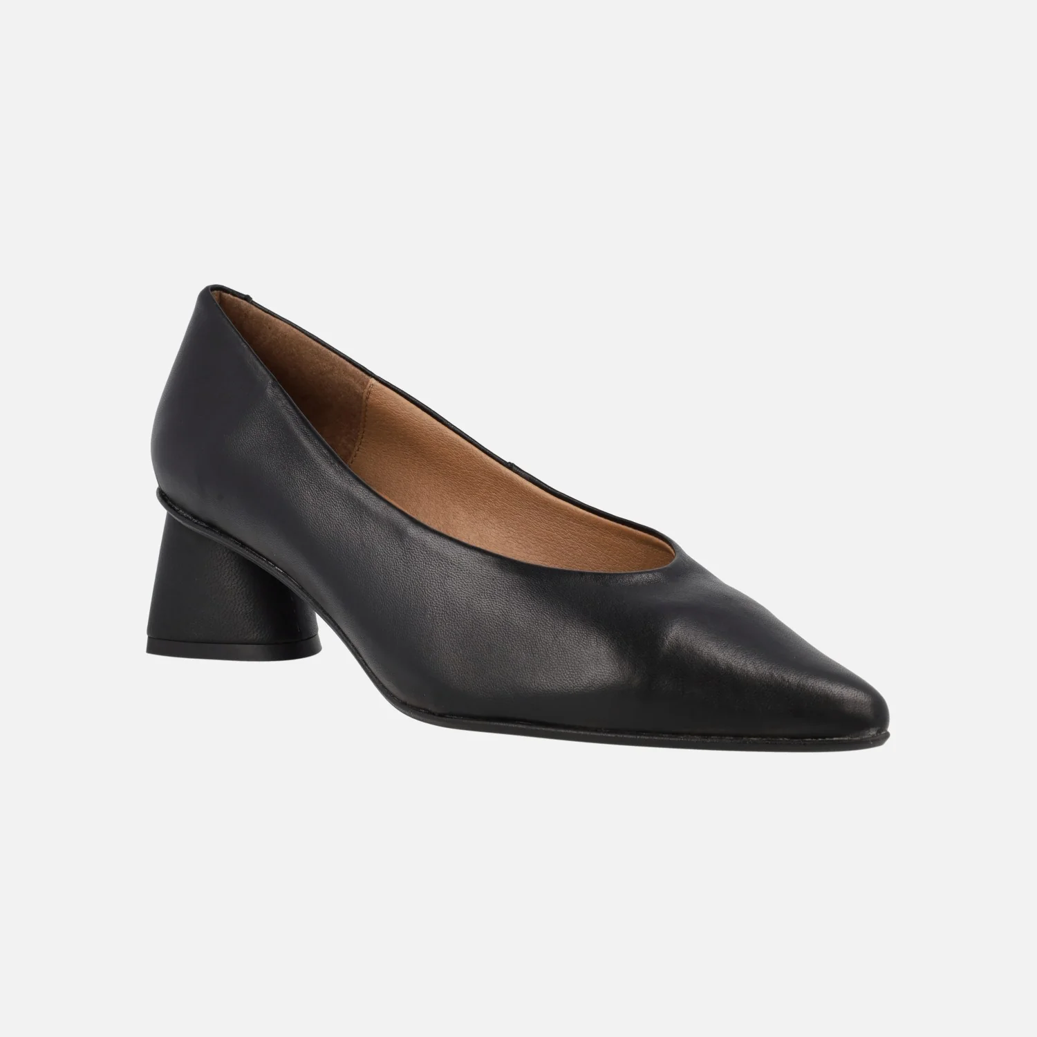 Zapatos negros de piel corte salón con tacón geométrico - Image 2