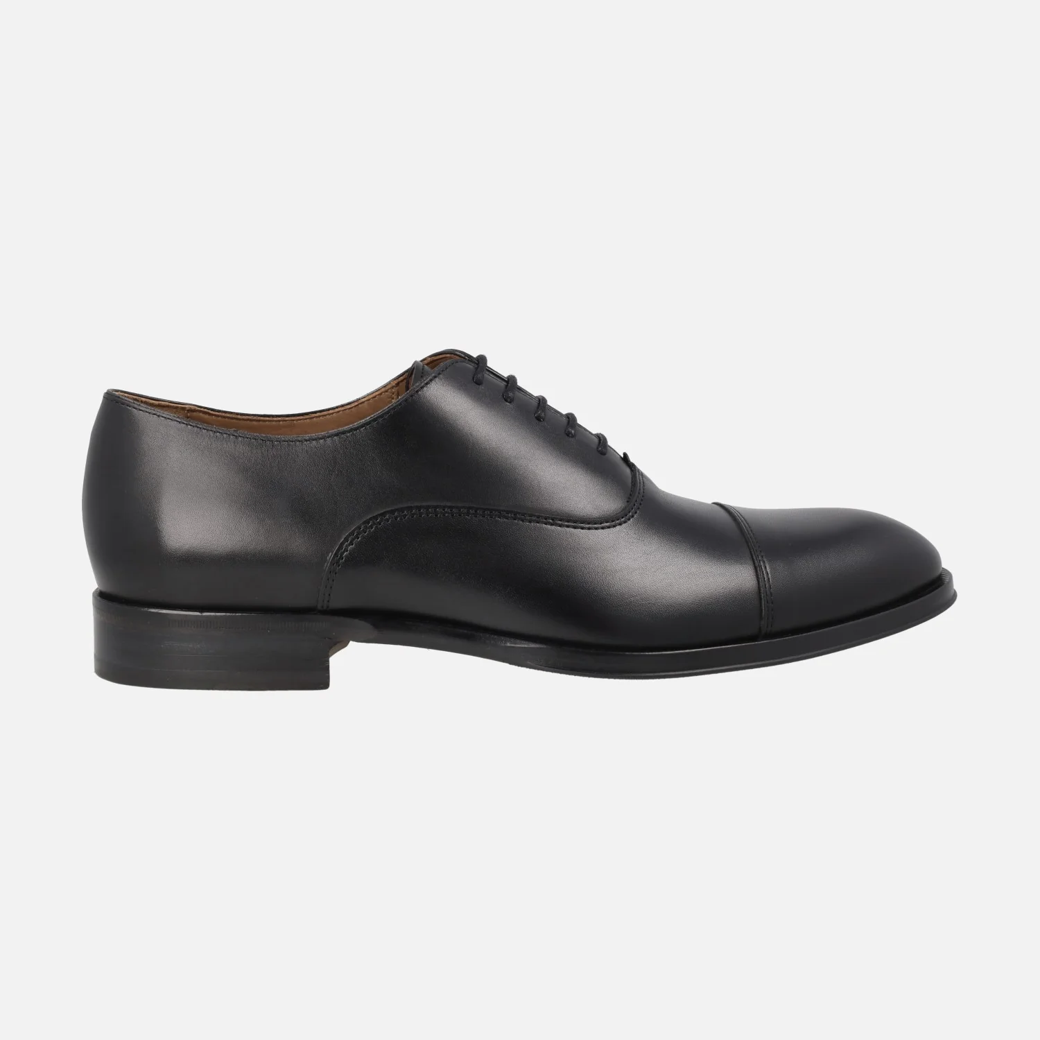Zapatos oxford Lenox en piel negra con puntera recta