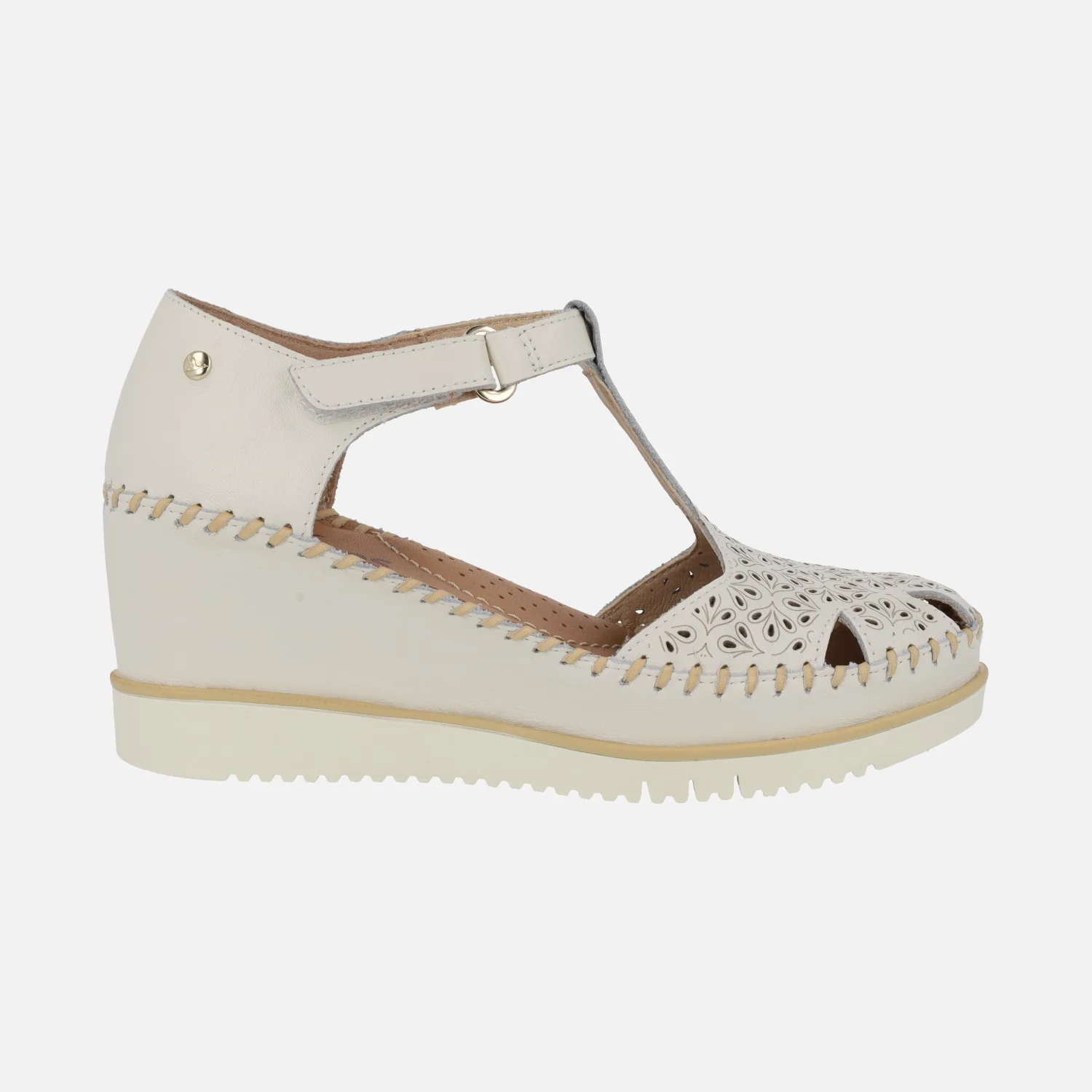 Zapatos semiabiertos Aguadulce con troquelado y cierre de velcro