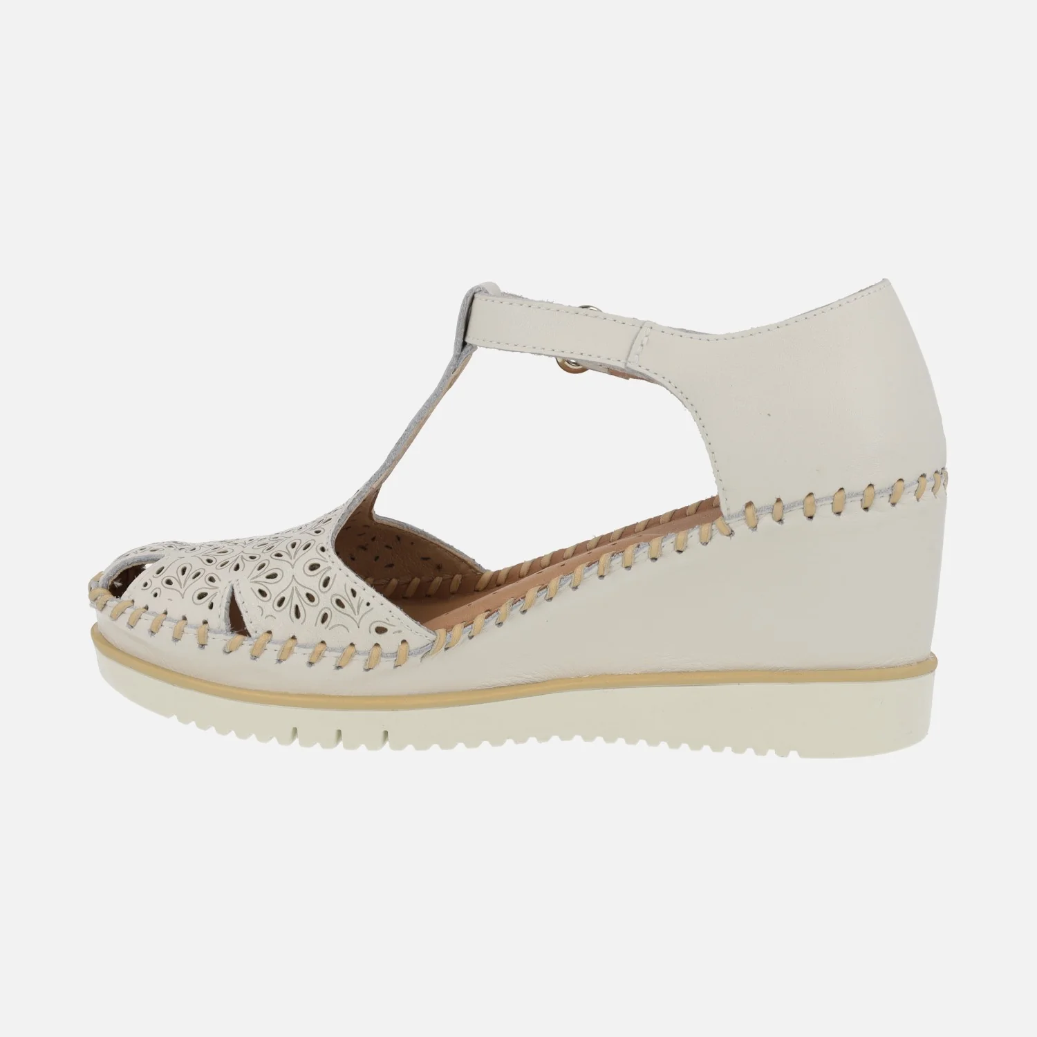 Zapatos semiabiertos Aguadulce con troquelado y cierre de velcro - Image 3