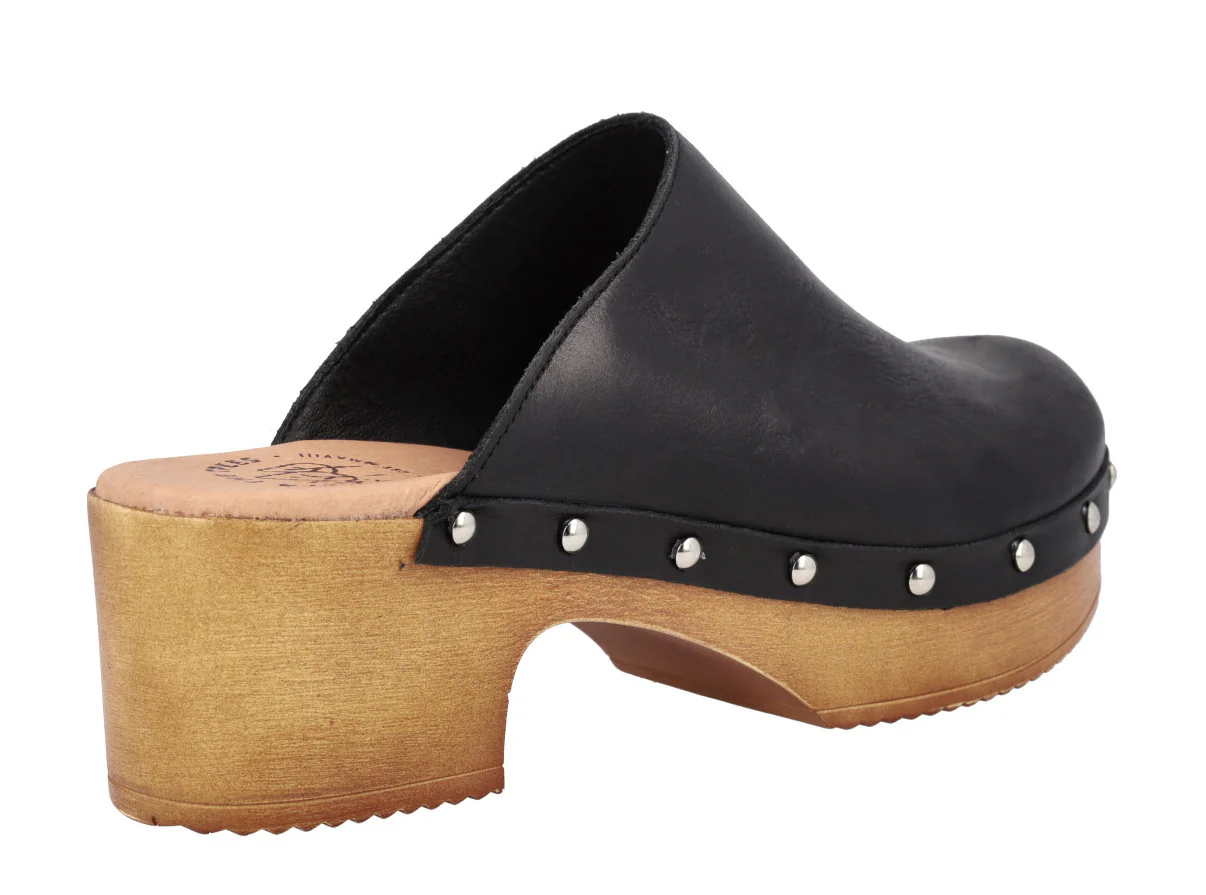 Zuecos de piel para mujer con tachas Help the trees - Image 14